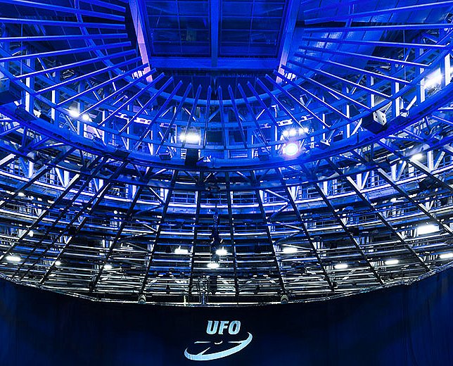 © Sebastian Greuner Blaues UFO-Dach.