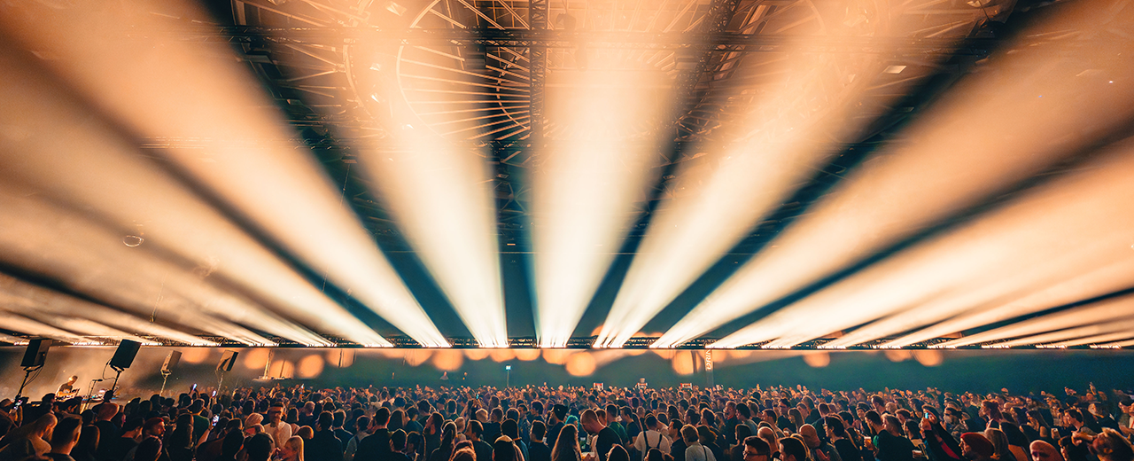 © Markus Werner Licht und Lasershow im UFO bei einem Event.